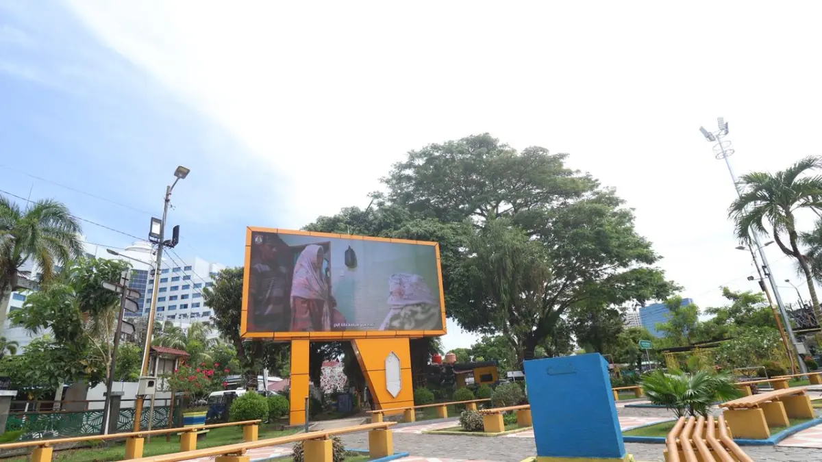 

NONTON DI SINI: Fasilitas videotron di ruang publik Kota Balikpapan. Pemkot Balikpapan melalui Diskominfo menunjuk tiga tempat nobar Piala Dunia 2026, termasuk Taman Bekapai dan Taman Tiga Generasi, yang dinilai aman dan mudah diakses oleh masyarakat. (FOTO: ANGGI PRADITHA/KP)
