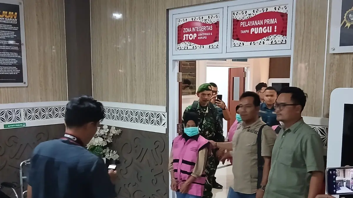 Kejari Samarinda tetapkan delapan orang tersangka dalam kasus kredit fiktif di dua unit BRI Cabang Samarinda, Rabu (17/6/2026). (Bayu/KP)