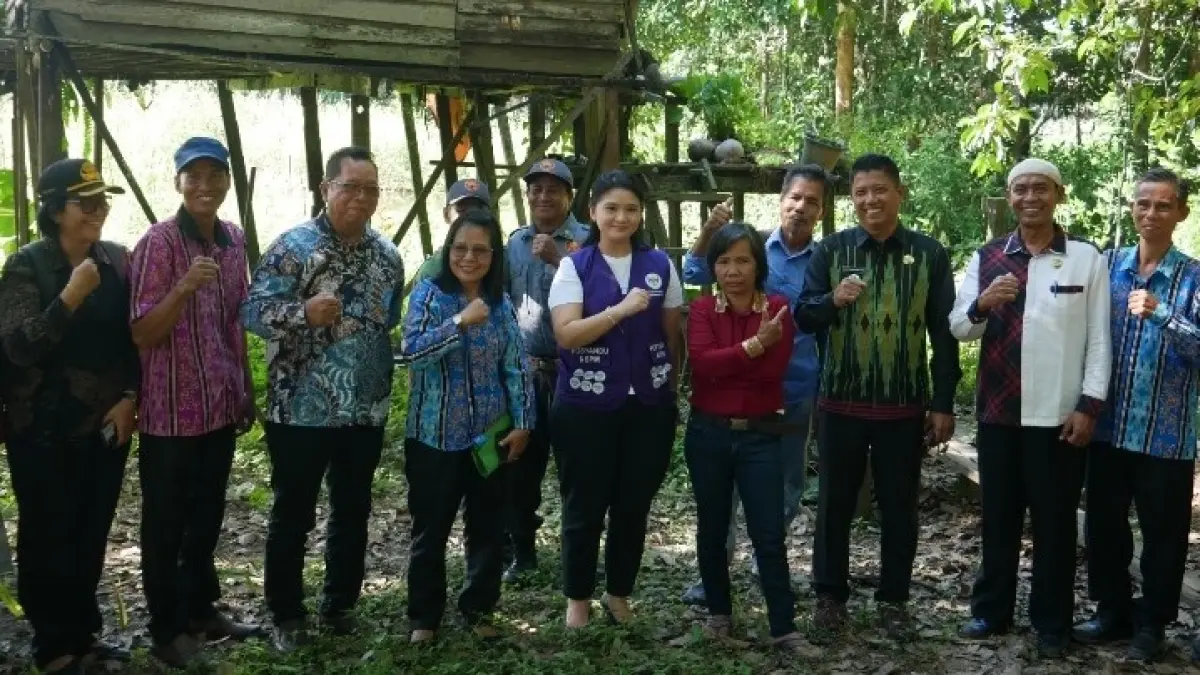 PENINJAUAN: Peninjauan lokasi rumah yang akan dibangun RLH di Kampung Lambing. 