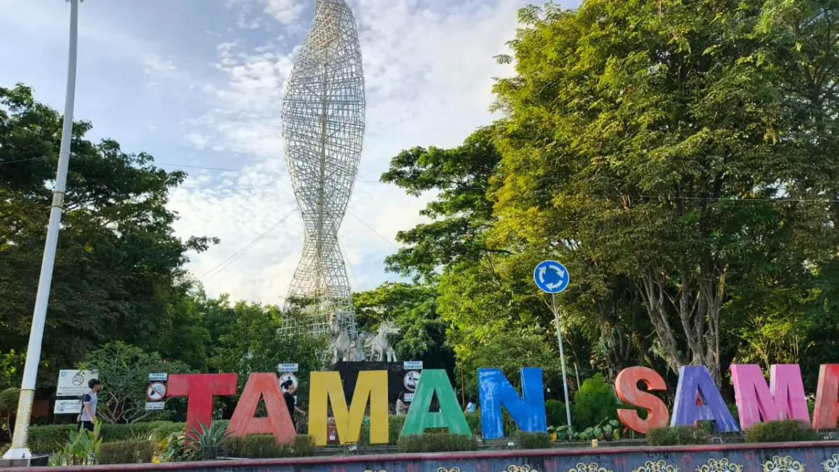 TUNGGU KEJELASAN: Pemkot Samarinda menunggu dokumen teknis PT Vista Media terkait usulan pembongkaran menara lampu hias Taman Samarendah. (HAFIZ/KP)