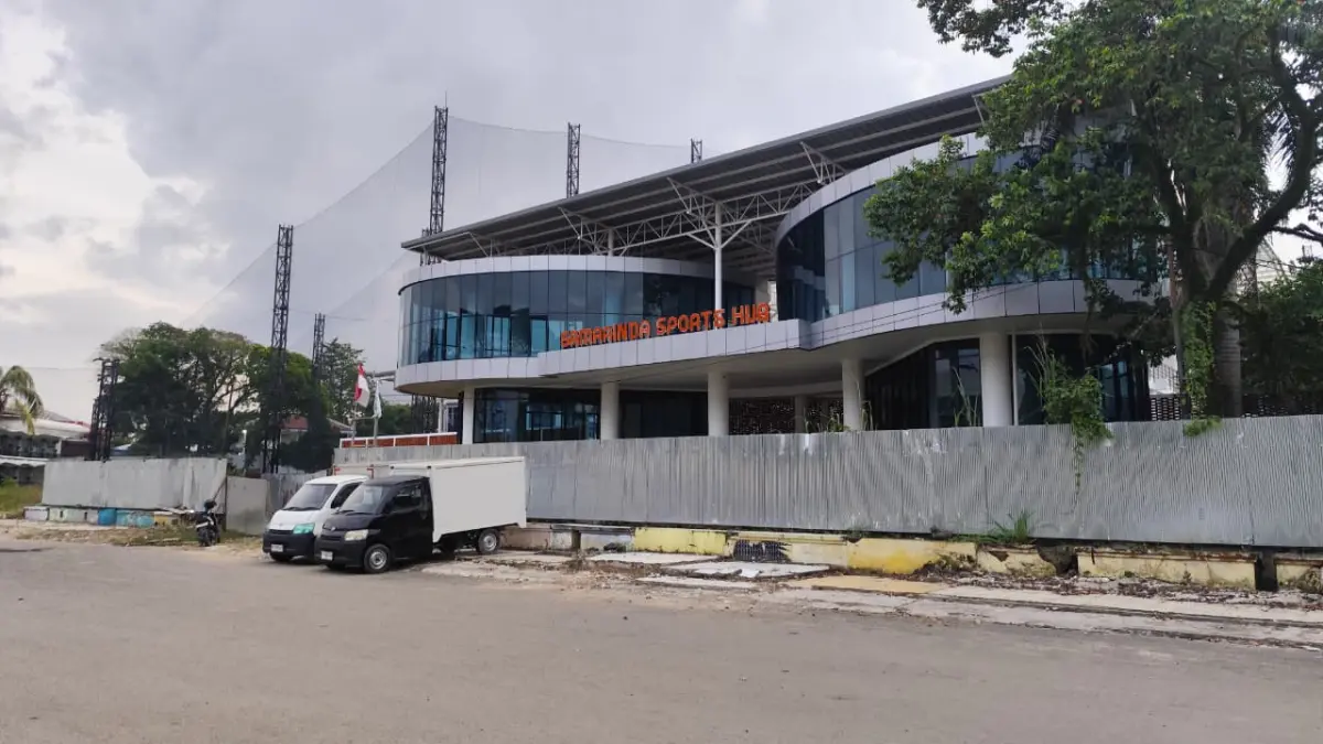 BELUM DIPAKAI: Sport Hub Samarinda menjadi salah satu fasilitas di kawasan GOR Segiri yang masih memerlukan sentuhan pembangunan. (DENNY SAPUTRA/KP)