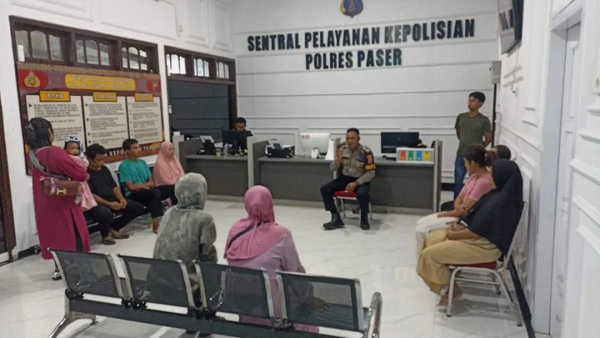 SELEKSI: Laporan masyarakat yang masuk ke Polres Paser, disaring lebih dulu di SPKT dan Pamapta untuk dilakukan musyawarah. NAJIB/KP