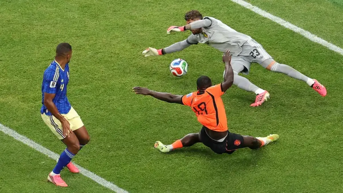 Aksi striker Timnas Belanda, Brian Brobbey saat mencetak gol ke gawang Swedia pada pertandingan Grup F Piala Dunia 2026 di Houston Stadium, Minggu (21/6/2026). (AFP/Alex Slitz)