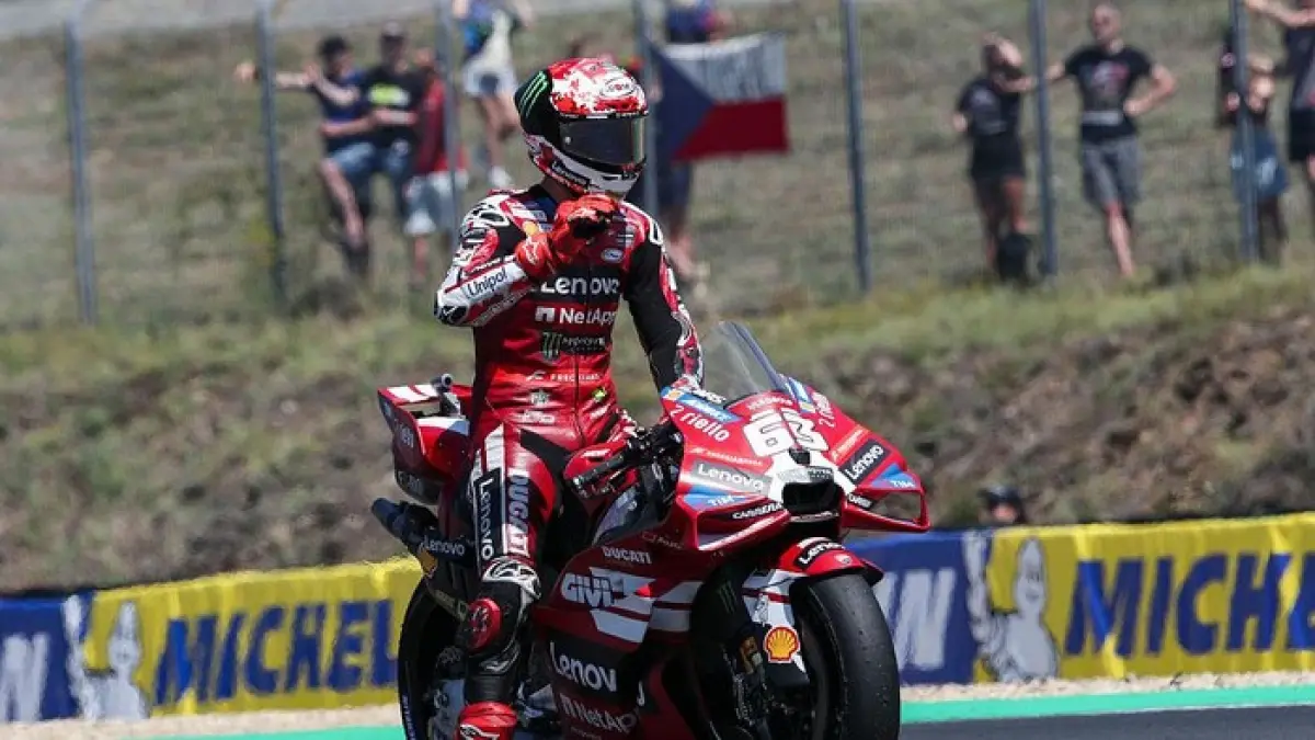 Francesco Bagnaia raih kemenangan dalam sprint race MotoGP Ceko 2026. (Getty Images/Gold & Goose Photography)