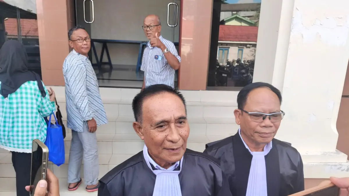 Kuasa hukum Zairin Zain, Sophian Latoriri dan Saripuddin Achmad. (Bayu/KP)