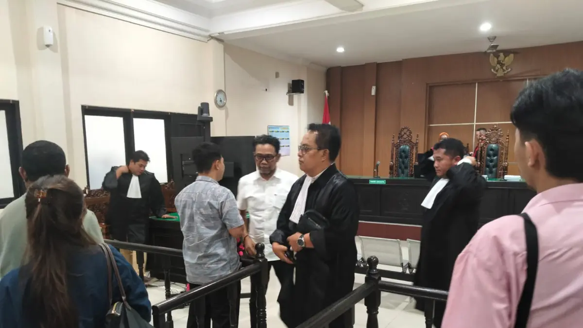 Lewat kuasa hukumnya, Agus Hari Kesuma masih pikir-pikir atas vonis 2,6 tahun yang diterimanya. (Bayu/KP)