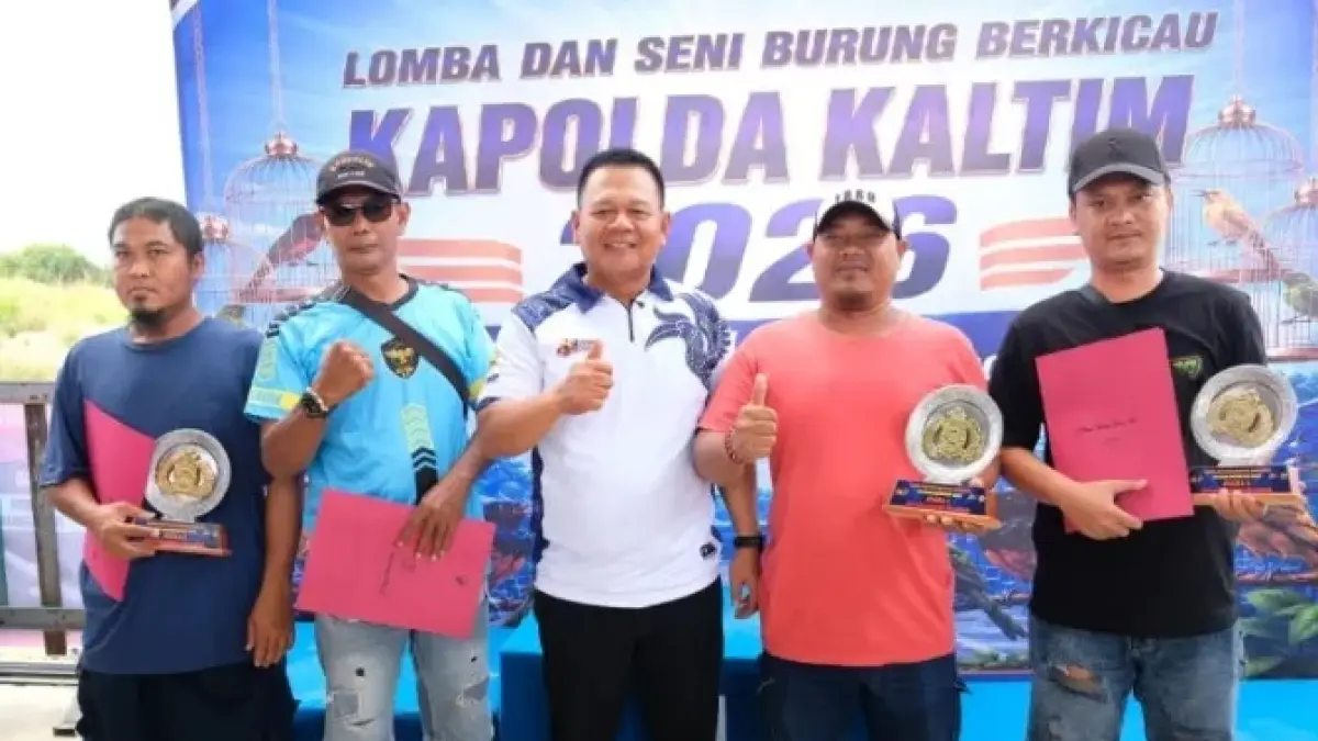 RAMAI: Lomba dan seni burung berkicau Kapolda Kaltim Cup yang digelar untuk menyambut Hari Bhayangkara Ke-80 diikuti ratusan peserta.