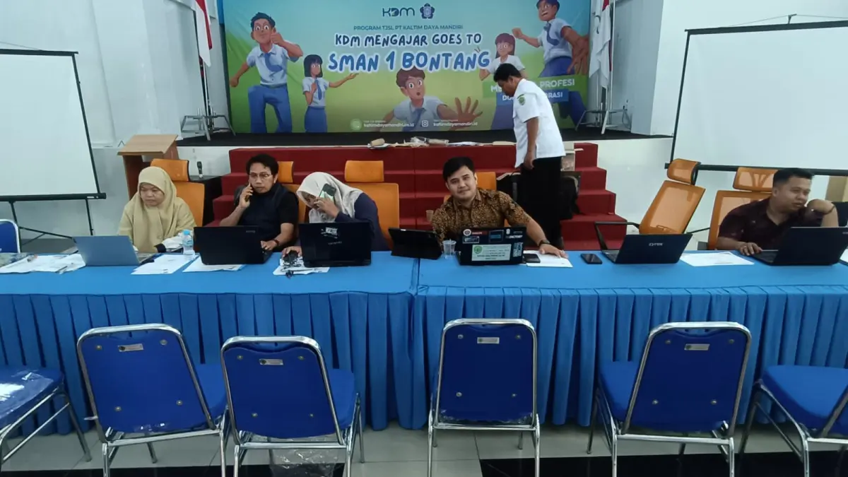 BELUM BISA AKSES:&nbsp;Pendaftaran siswa baru di jenjang SMA dan SMK Kota Bontang terkena dampak gangguan server Pemprov Kaltim pada hari pertama SPMB ini. (FOTO: ADIEL KUNDHARA/KP)
