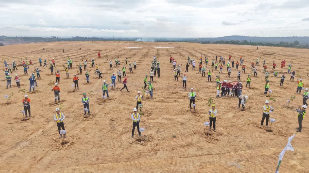 Foto bersama, kegiatan penanaman serentak PT Berau Coal dalam rangka Peringatan Hari Lingkungan Hidup 2026. (IST)