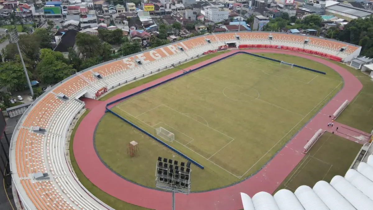 PEMINDAHAN: Lampu Stadion Utama Palaran rencananya dipindahkan ke Stadion Segiri untuk memenuhi standar pencahayaan AFC. RAMA SIHOTANG/KP