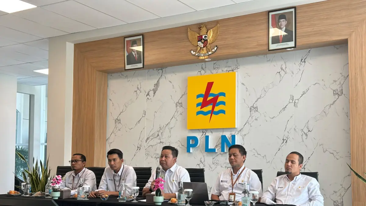 OPTIMISTIS: General Manager PLN UIP KLT, Dewanto menyampaikan visi dan target perusahaan dalam temu media di Balikpapan, Senin (22/6/2026).