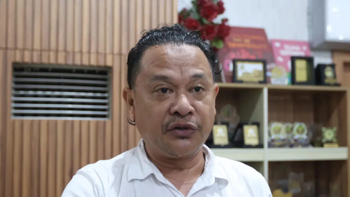 SASARAN: Sekretaris Komisi II DPRD Balikpapan saat memberikan keterangan terkait pengawasan BPHTB apartemen dan penerapan Perda Nomor 8 Tahun 2023 tentang Pajak Daerah. (Anggi Pradhita/KP)