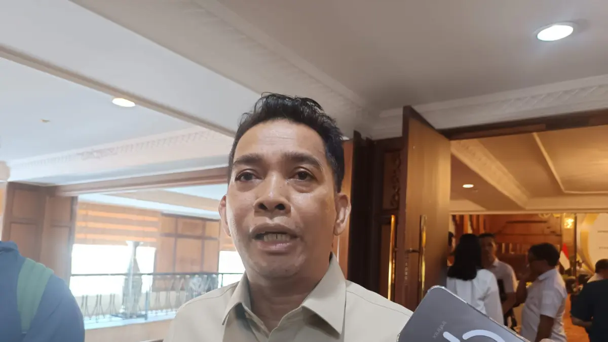 ANTISIPASI: Ketua DPRD Balikpapan, Alwi Al Qadri menegaskan siap memanggil manajemen Pertamina apabila fenomena hujan debu yang meresahkan warga Kota Minyak terus berlanjut dalam satu hingga dua hari ke depan demi mengantisipasi gangguan kesehatan pernapasan. (DINA ANGELINA/KP)