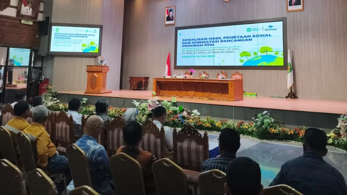 MASUKAN: Sosialisasi hasil pemetaan sosial dan konsultasi rancangan program PPM PT Ithaca Resources di Ruang Meranti, Kantor Bupati Kutim, Rabu (24/6). (JUFRIADI/KP)