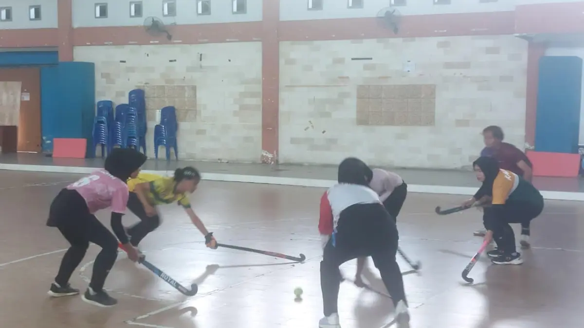 MENANTI: Federasi Hoki Indonesia (FHI) Balikpapan masih menunggu jadwal resmi tes fisik dan training center dari KONI Balikpapan sebagai bagian persiapan menuju Porprov Kaltim VIII 2026. (OKTAVIA MEGARIA/KP)