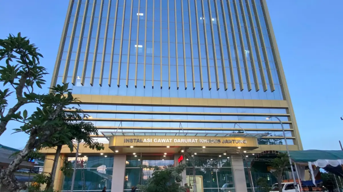 Gedung Jantung Terpadu Awang Faroek Tower RSKD Balikpapan. Pusat layanan jantung berlantai tujuh ini ditargetkan mempercepat akses penanganan penyakit kardiovaskular berkualitas bagi masyarakat tanpa harus bergantung pada rujukan ke luar Kaltim. (AINUR/KP)