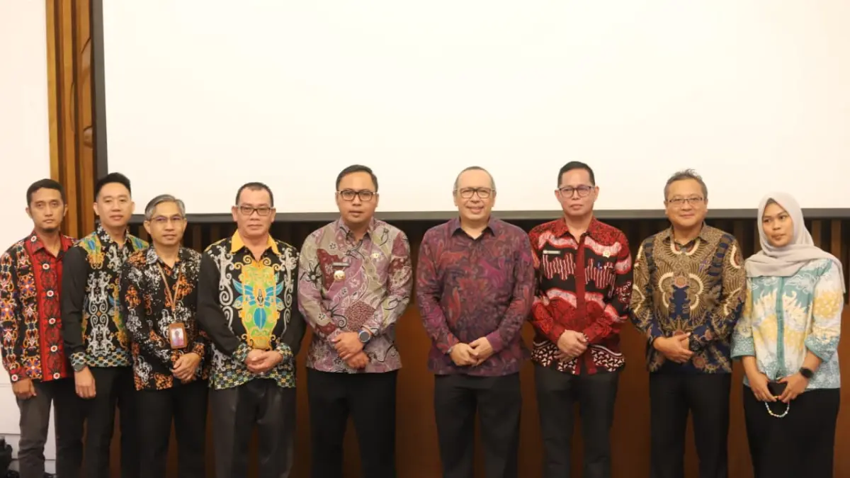 Bupati Kutai Barat, Frederick Edwin (kelima kiri), mengikuti Rakor Lintas Sektor bersama Kementerian ATR/BPN di Jakarta untuk mematangkan RDTR Kawasan Perkotaan Sendawar Tengah sebagai dasar pembangunan dan investasi berkelanjutan.