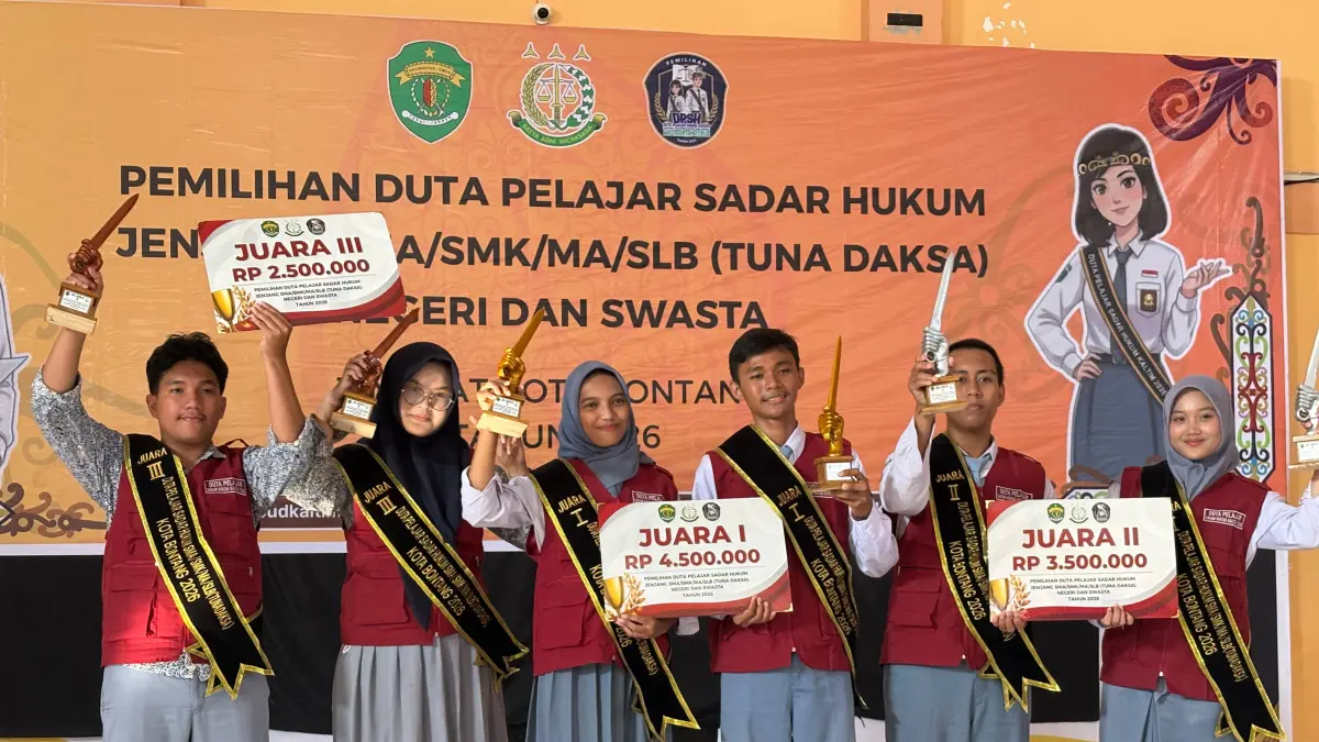 Melalui keunggulan karya siber anti-narkotika berbasis QR Code dan simulasi peran "SPINLAW", tim SMAN 2 Bontang sukses menyabet Juara 1 dan Juara 2. (IST)