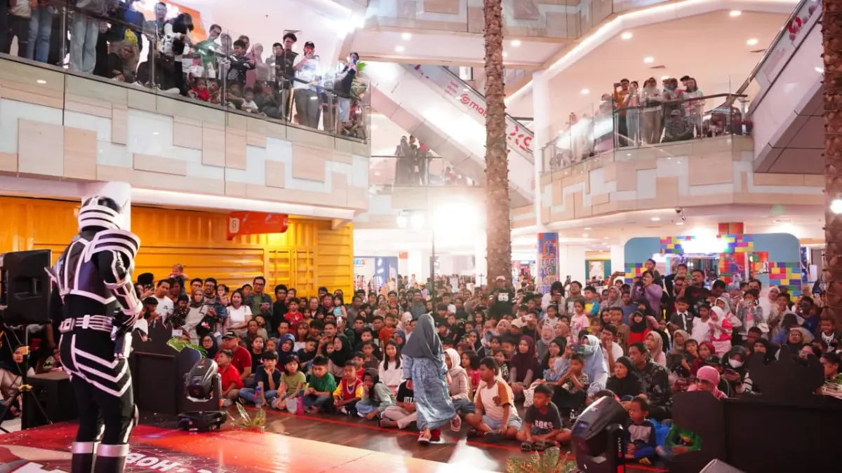 
MOMEN : The Battle of Superheroes ramaikan momen libur sekolah.