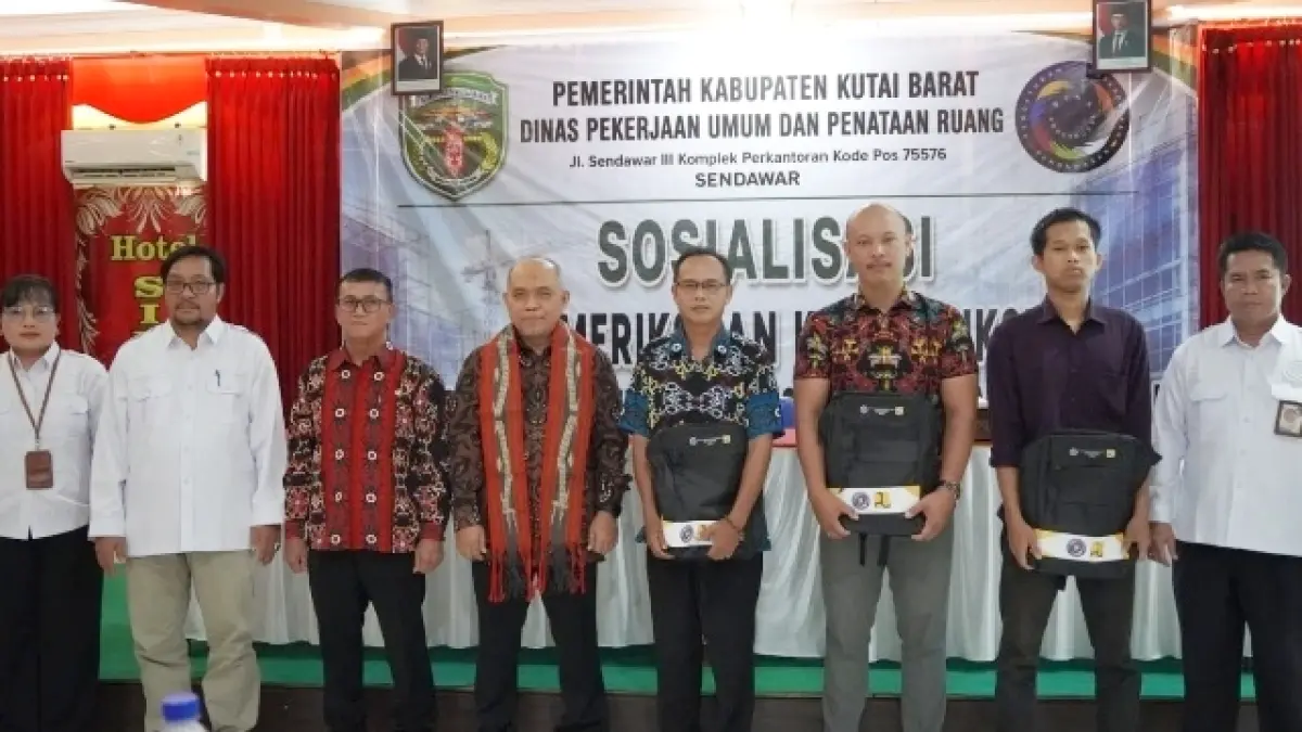 PERIKSA GEDUNG: Sosialisasi pemeriksaan konstruksi bangunan gedung untuk sertifikat laik fungsi, digelar oleh bidang bina konstruksi DPUPR Kubar.&nbsp;