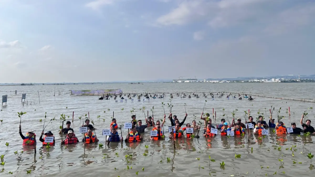 SAYANGI LINGKUNGAN: Agenda media gathering PAMA Group di kota Semarang salah satunya penanaman mangrove, Kamis (25/6/2026). Najib/KP
