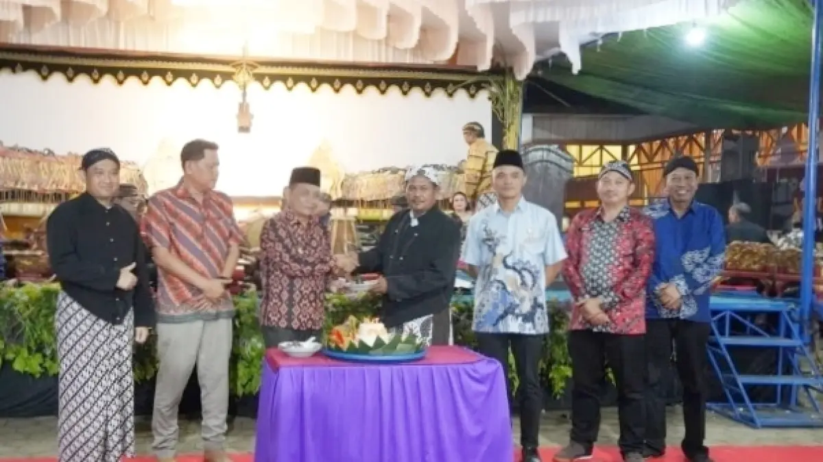 Wakil Bupati Kutai Barat Nanang Adriani menghadiri malam puncak HUT ke-62 Kampung Linggang Purwodadi di Kecamatan Linggang Bigung, Rabu (24/6/2026).