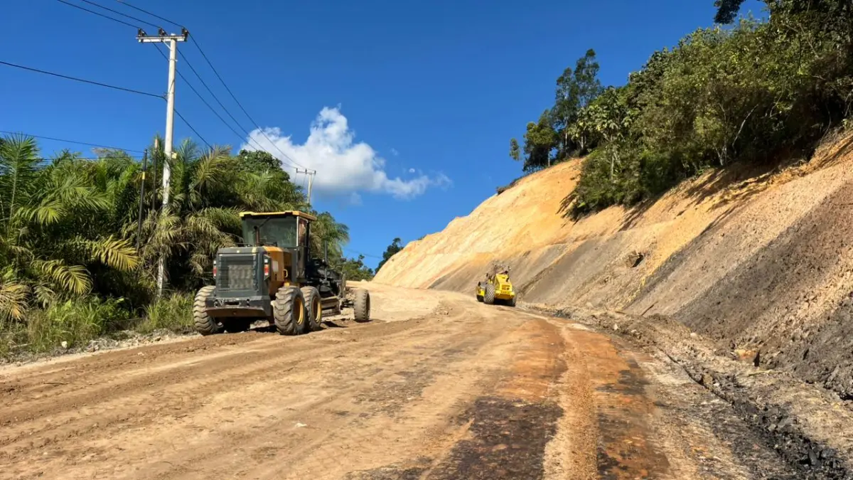 Pekerjaan perkerasan rigid beton mulai dilakukan di ruas Gunung Odang, Kecamatan Bentian Besar, Kutai Barat.