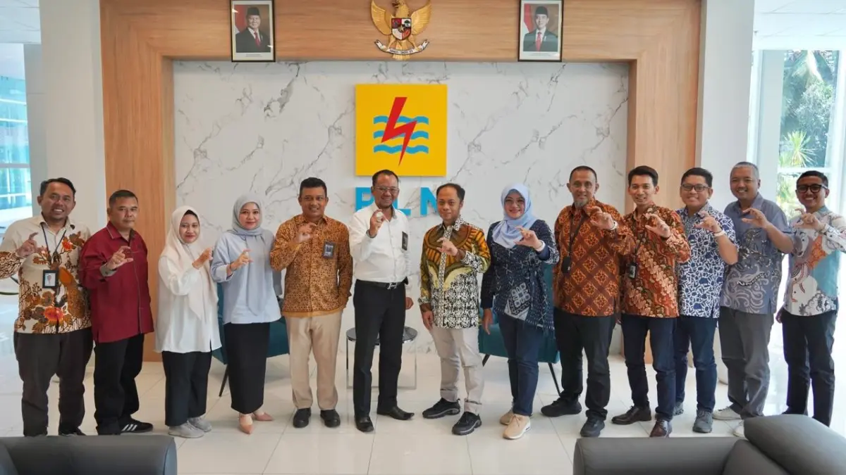 Silaturahmi dan audiensi PLN Group Kalimantan Timur bersama Komisi Informasi Kaltim di Balikpapan sebagai upaya memperkuat implementasi keterbukaan informasi publik. (PLN for KP)