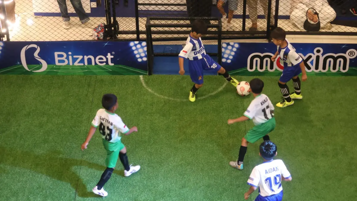 BERGULIR: Mini Soccer 3 on 3 Competition bergulir di Main Atrium Pentacity. (ANGGI/KP)