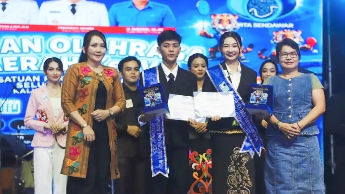 SELAMAT: Paranael dan Zenia Asmara Syahri resmi terpilih sebagai Duta Perumdam Tirta Sendawar 2026 dalam malam puncak PORDA VII PERPAMSI Kalimantan Timur di Kutai Barat.
