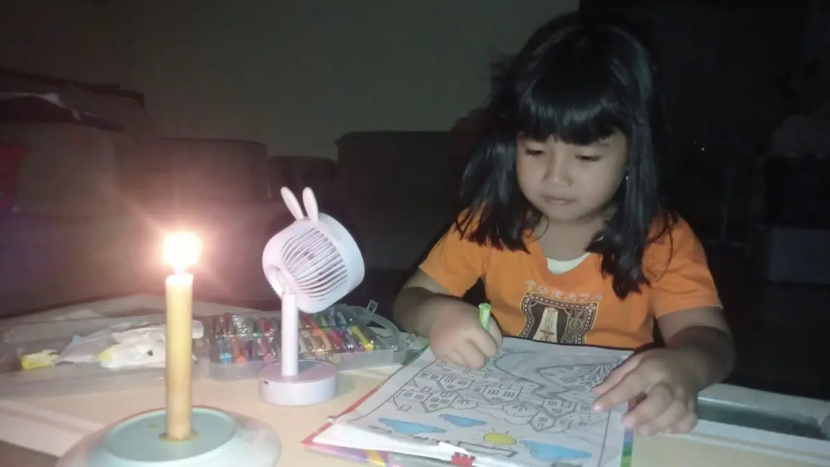 BERGILIR: Sejumlah wilayah di Kota Bontang mengalami pemadaman listrik bergilir akibat gangguan teknis pada salah satu komponen PLTGU, Minggu (28/6). (ADIEL KUNDHARA/KP)