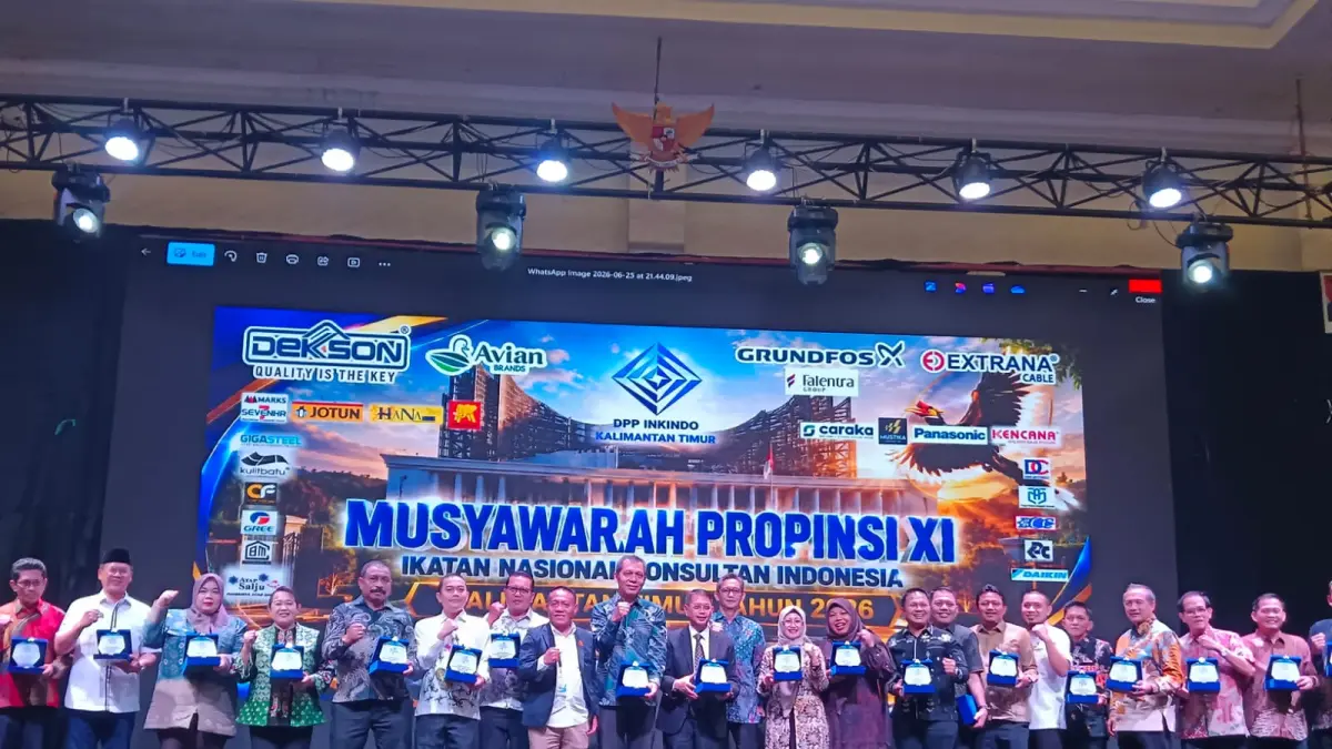 MUSPROV: Ketua DPP Inkindo Kaltim bersama Ketua Umum DPN Inkindo dan Perwakilan pemprov Kaltim saat foto bersama 28 DPP Inkindo Se-Indonesia di acara musprov XI di Swiss-Belhotel Samarinda, Sabtu (27/6).