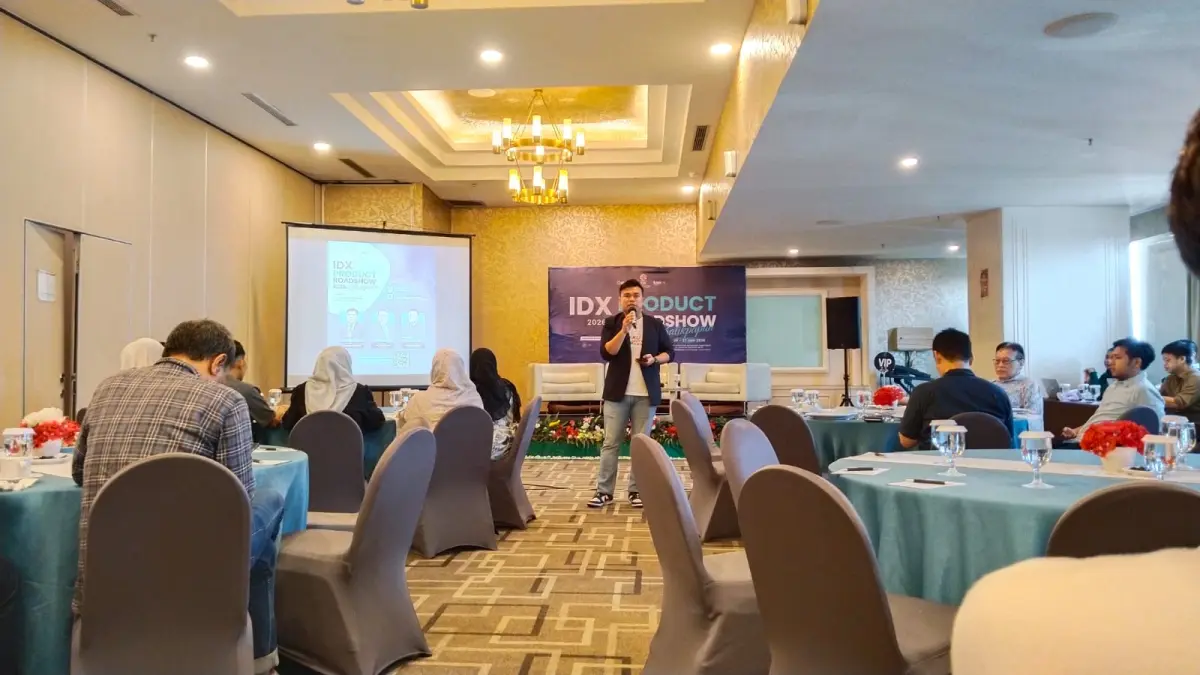 PAPARAN: Lewat hajatan "IDX Product Roadshow Balikpapan 2026" yang digeber di Jatra Hotel, Bursa Efek Indonesia (BEI) bersama barisan sekuritas papan atas resmi memperkenalkan empat instrumen investasi baru. PUTRA MALINAU/KP