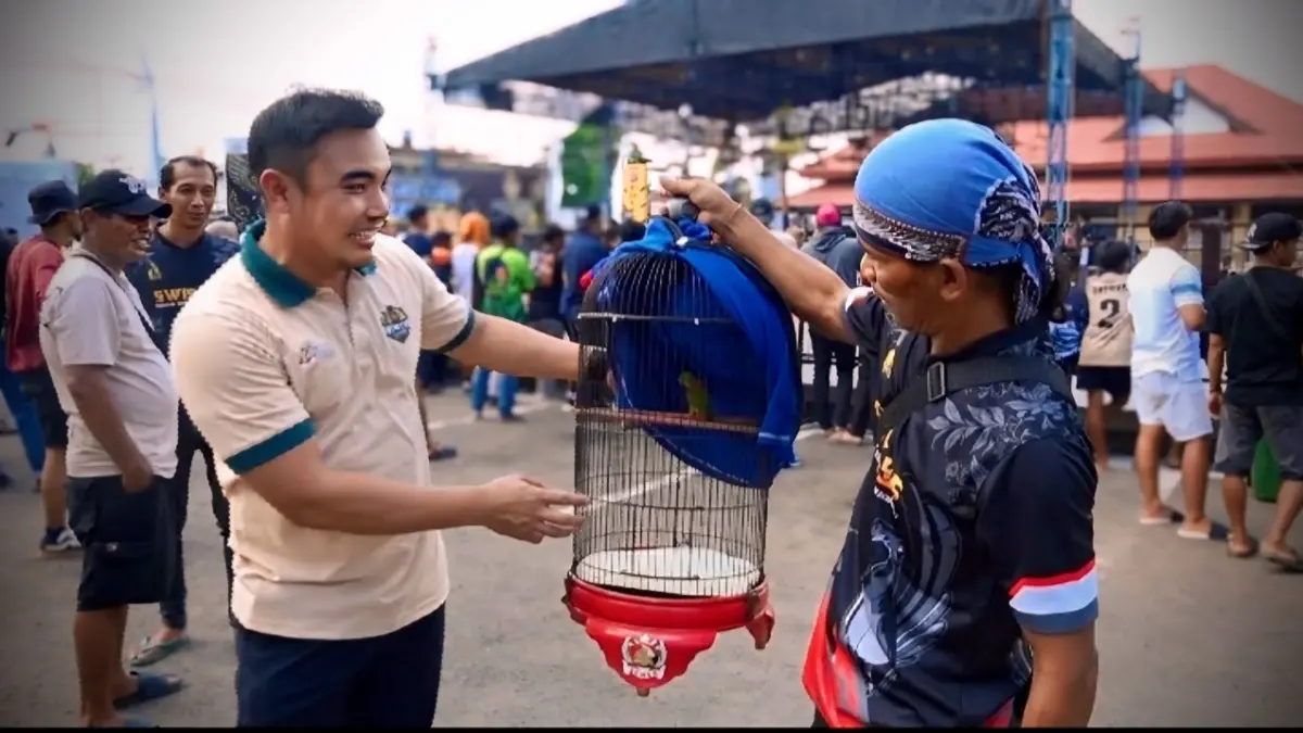 Anggota DPRD Paser Edwin Santoso menghadiri Festival Burung Berkicau Kapolres Paser Cup 3, Minggu (28/6/2026).&nbsp;