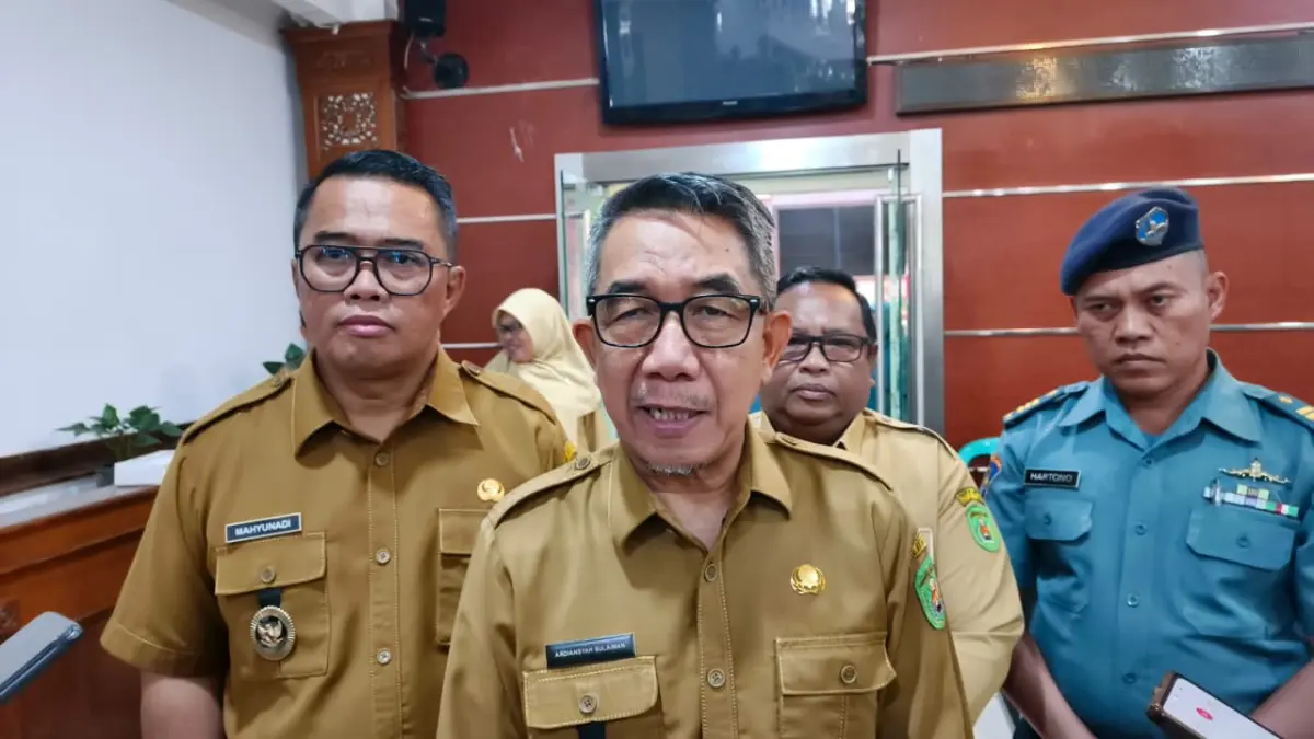 Bupati Kutim, Ardiansyah Sulaiman memberikan keterangan kepada jurnalis. Jufriadi/KP