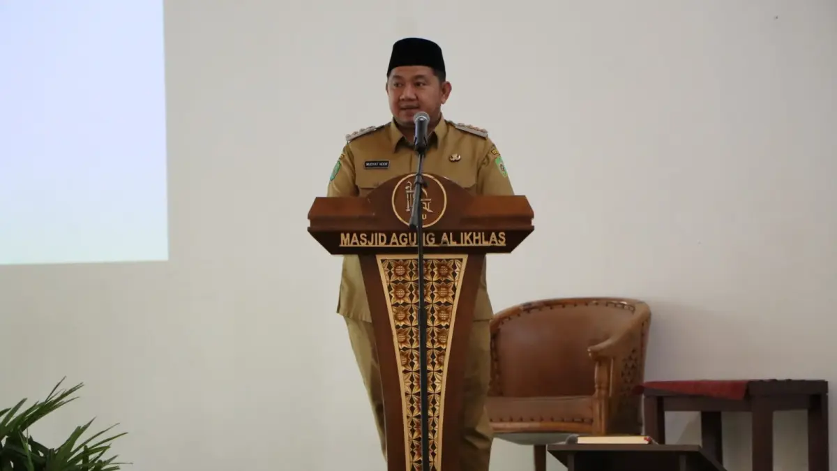 Mudyat Noor menyampaikan sambutan dalam peringatan Tahun Baru Islam 1 Muharram 1448 Hijriah di Aula Masjid Agung Al-Ikhlas Islamic Center Penajam, Senin (29/6/2026).
