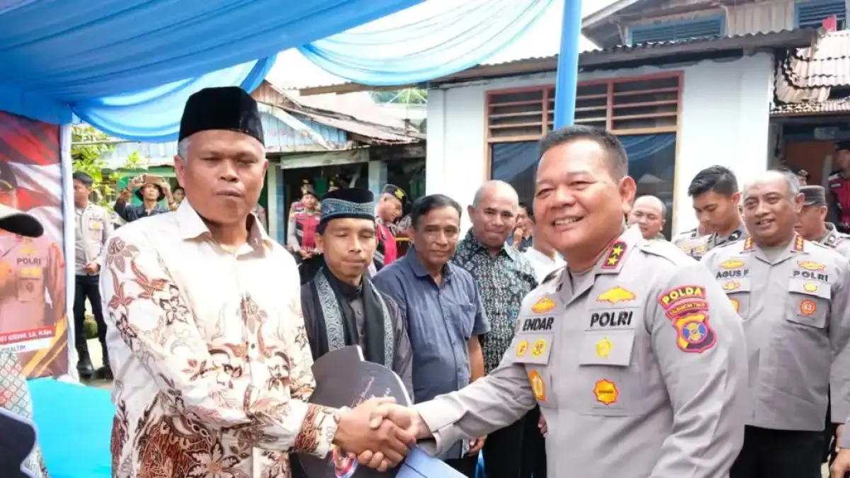 SOSIAL: Kapolda Kaltim Irjen Pol Endar Priantoro meluncurkan program bedah rumah dan sumur bor.