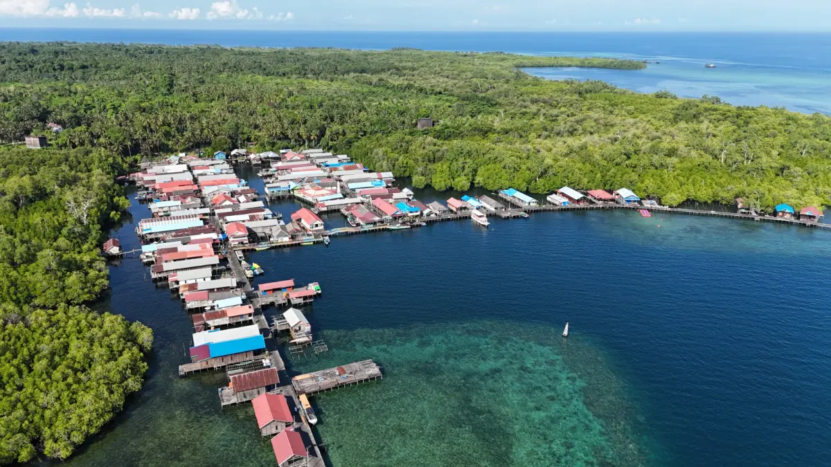 TATA RUANG: Potret udara kawasan permukiman dan homestay di Pulau Miang, Kecamatan Sangkulirang. Pemkab Kutim mulai menata pembangunan di kawasan pesisir untuk melindungi ekosistem. IST/KP