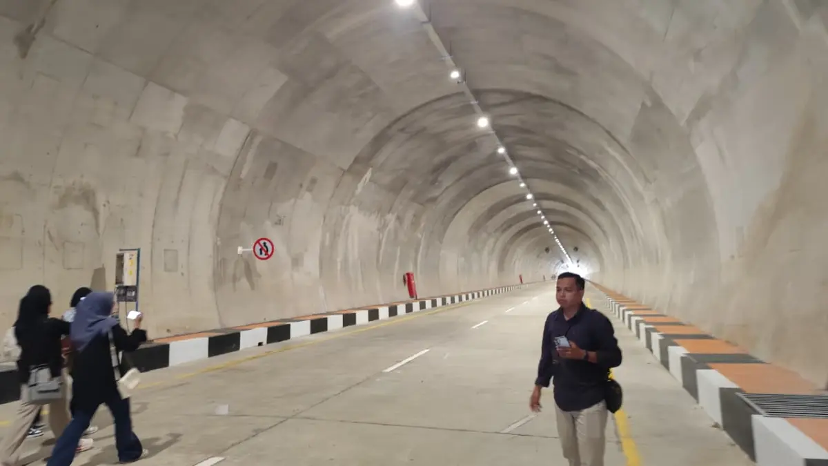 TERKINI: Tim DPUPR Samarinda melengkapi berkas administrasi pra pengujian kelaikan Terowongan Samarinda ke BKJTK sebagai upaya menerbitkan SLF. DENNY SAPUTRA/KP