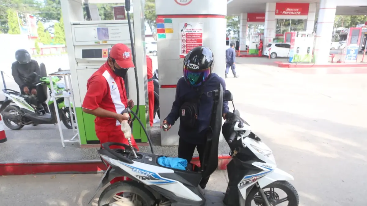 Di Kalimantan Timur, kenaikan harga BBM non-subsidi jenis Pertamax diperkirakan akan ikut mendorong kenaikan harga berbagai kebutuhan pokok yang setiap hari dibeli masyarakat. (FOTO/RAMA SITOHANG)