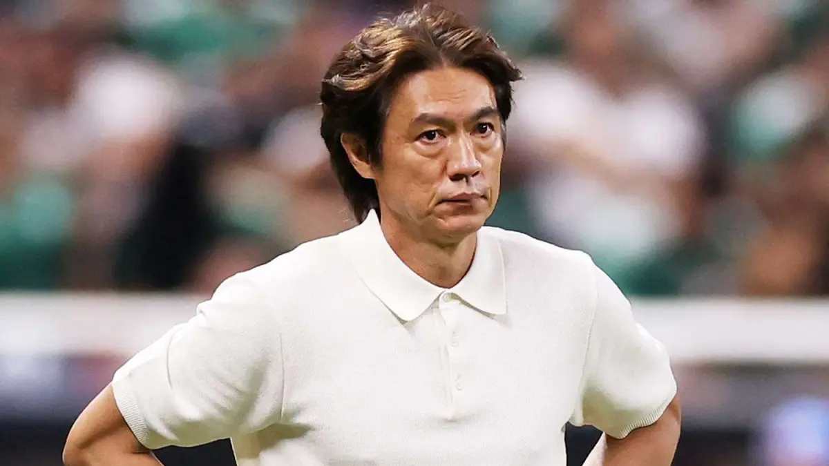 Hong Myung-bo. 