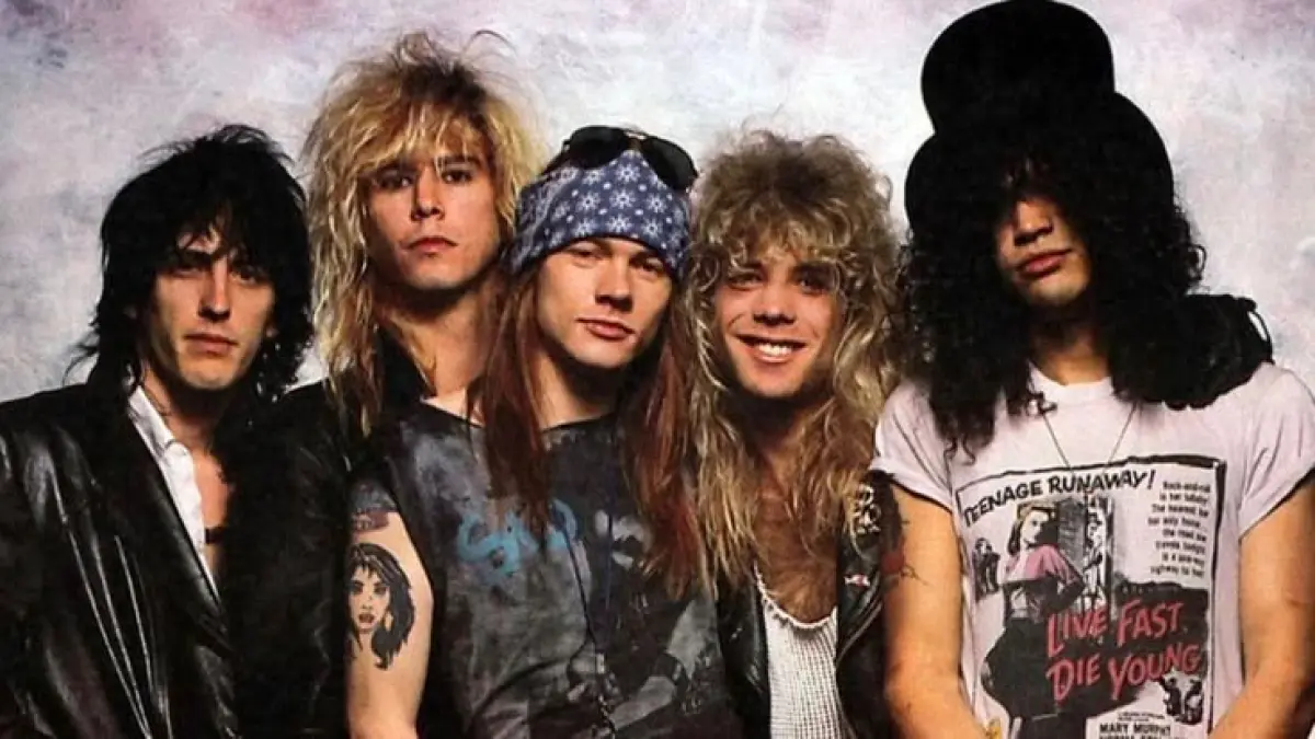 Ilustrasi guns n roses.