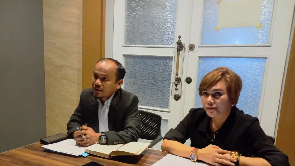 Kuasa hukum Irma Suryani, Jumintar Napitupulu, menjelaskan Kasus dugaan pemerasan, perampasan, dan pengancaman yang dilaporkan Nurfadiah terhadap kliennya telah dihentikan Polda Kaltim. (FOTO/EKO PRALISTIO)