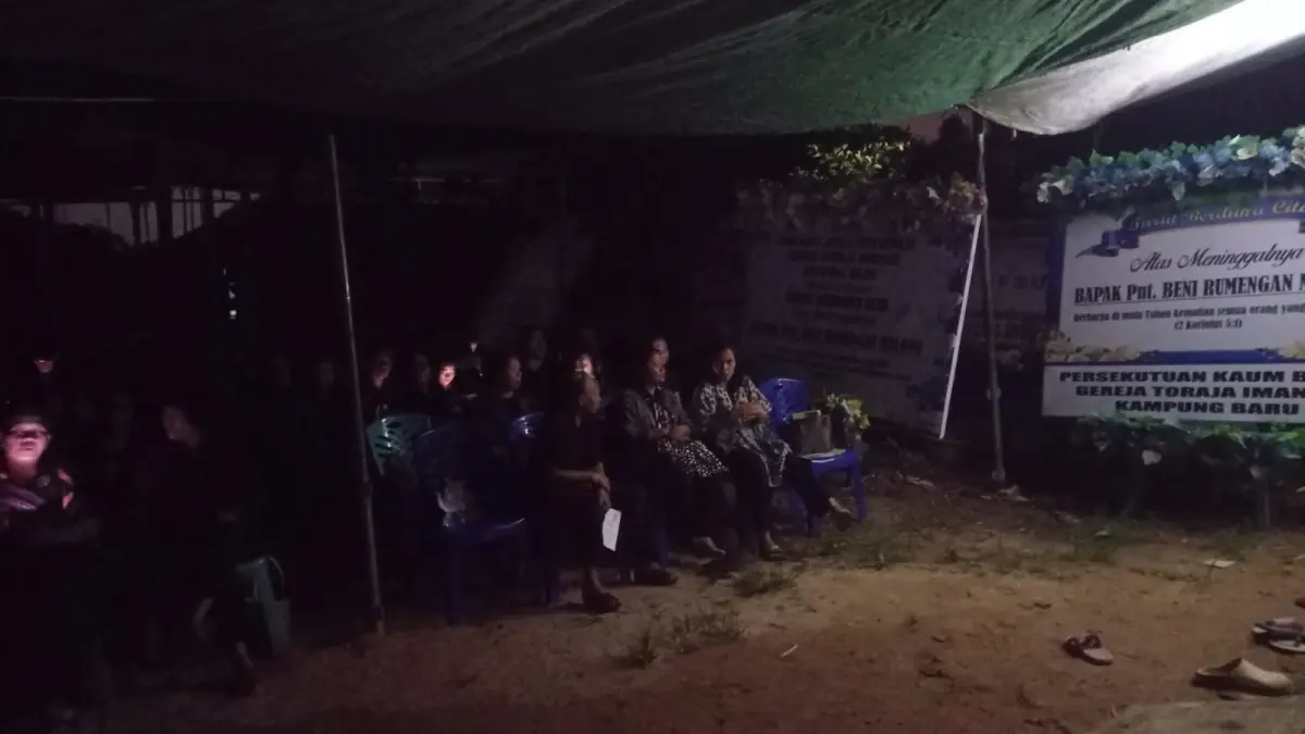 Situasi di rumah duka salah satu jemaat Gereja Toraja Imanuel di RT 1, Kanaan, Bontang. (FOTO ADIEL KUNDHARA/KP)