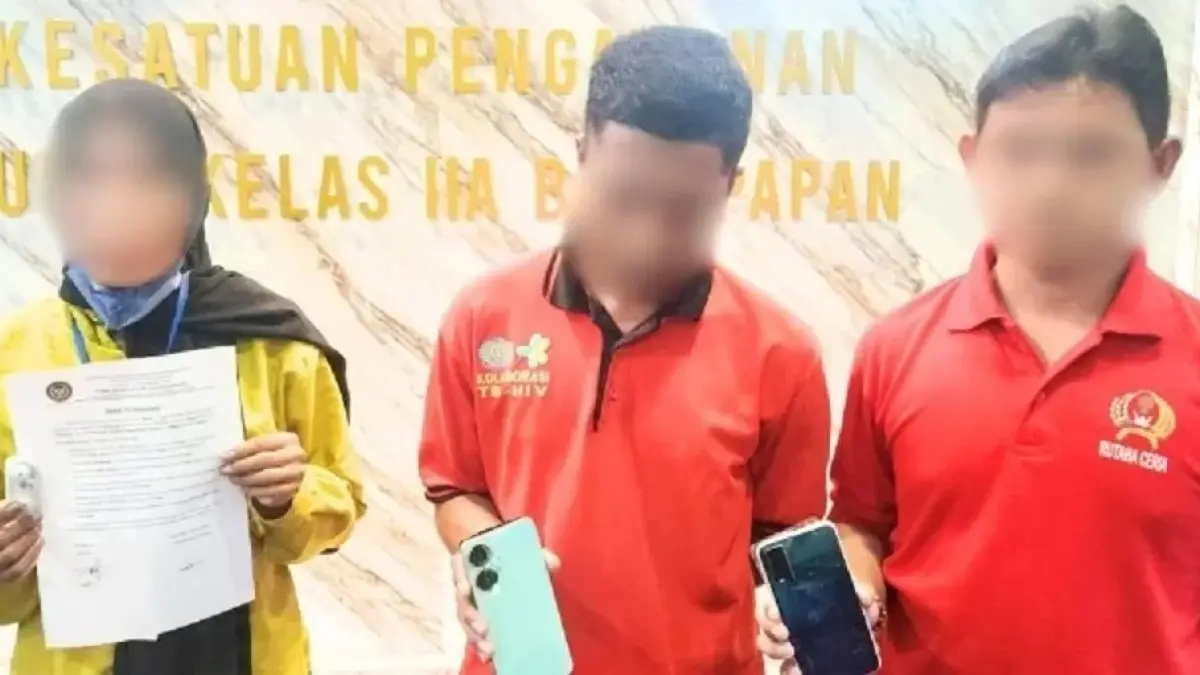DIAMANKAN: Pengunjung diamankan setelah kedapatan menyelundupkan telepon genggam di Rutan Balikpapan.