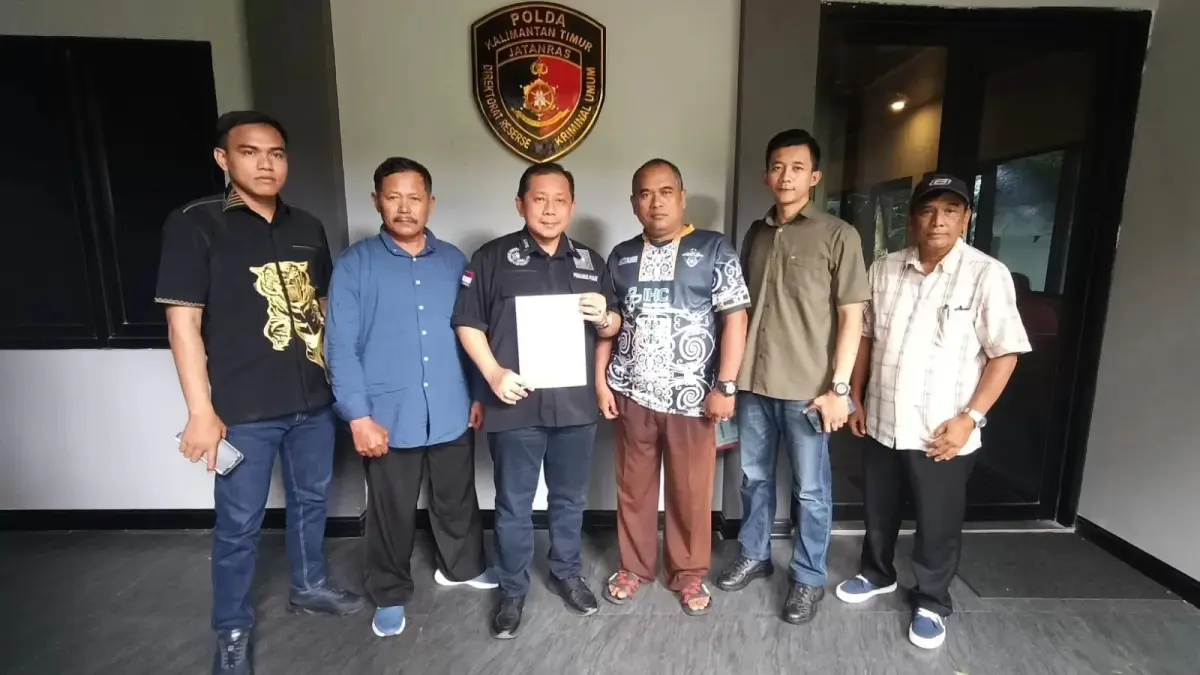 HUKUM: Tim kuasa hukum mendampingi sejumlah saksi saat diminta keterangan di Polda Kaltim.