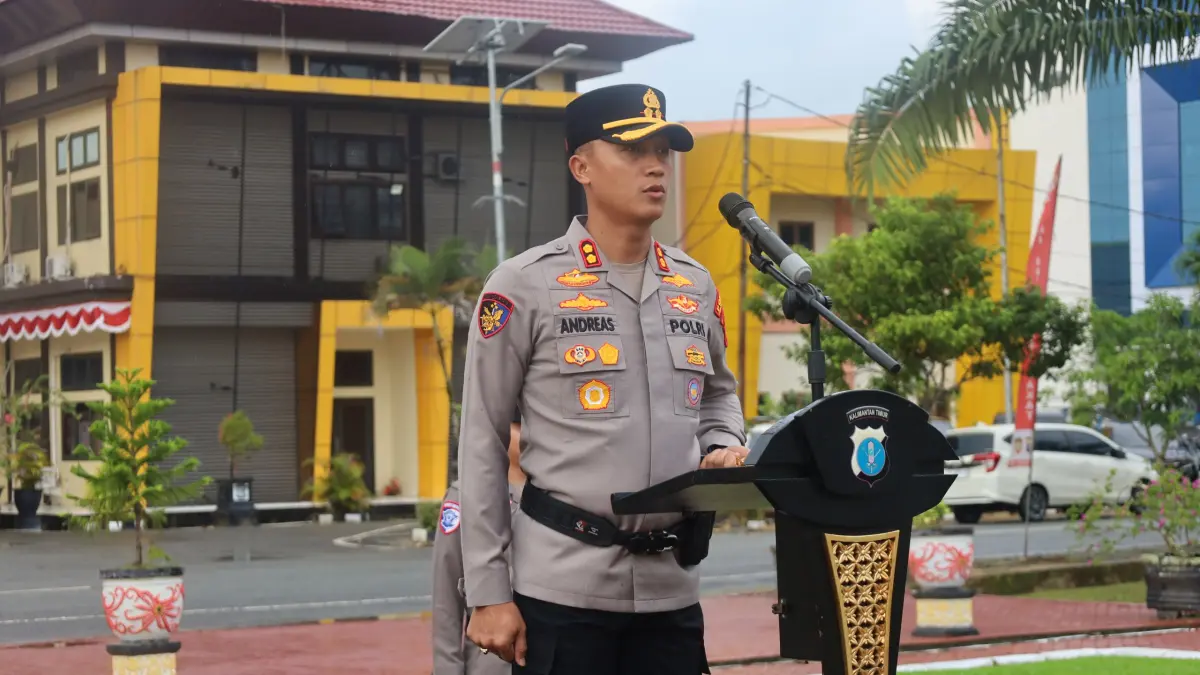 Kapolres PPU, AKBP Andreas Alek Danantara saat memimpin upacara kenaikan pangkat personel Polres PPU.(humas polres ppu)