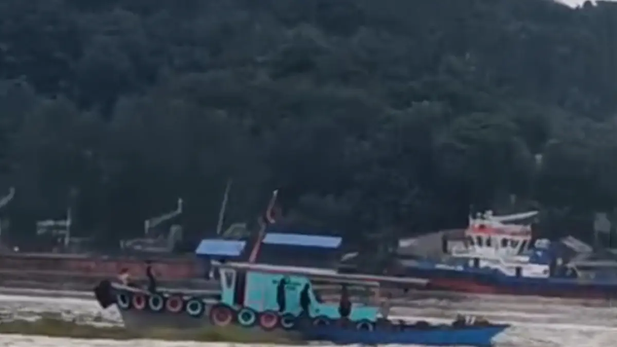 MERESAHKAN: Para perompak di Sungai Mahakam meminta BBM secara memaksa, bahkan sampai menganiaya.