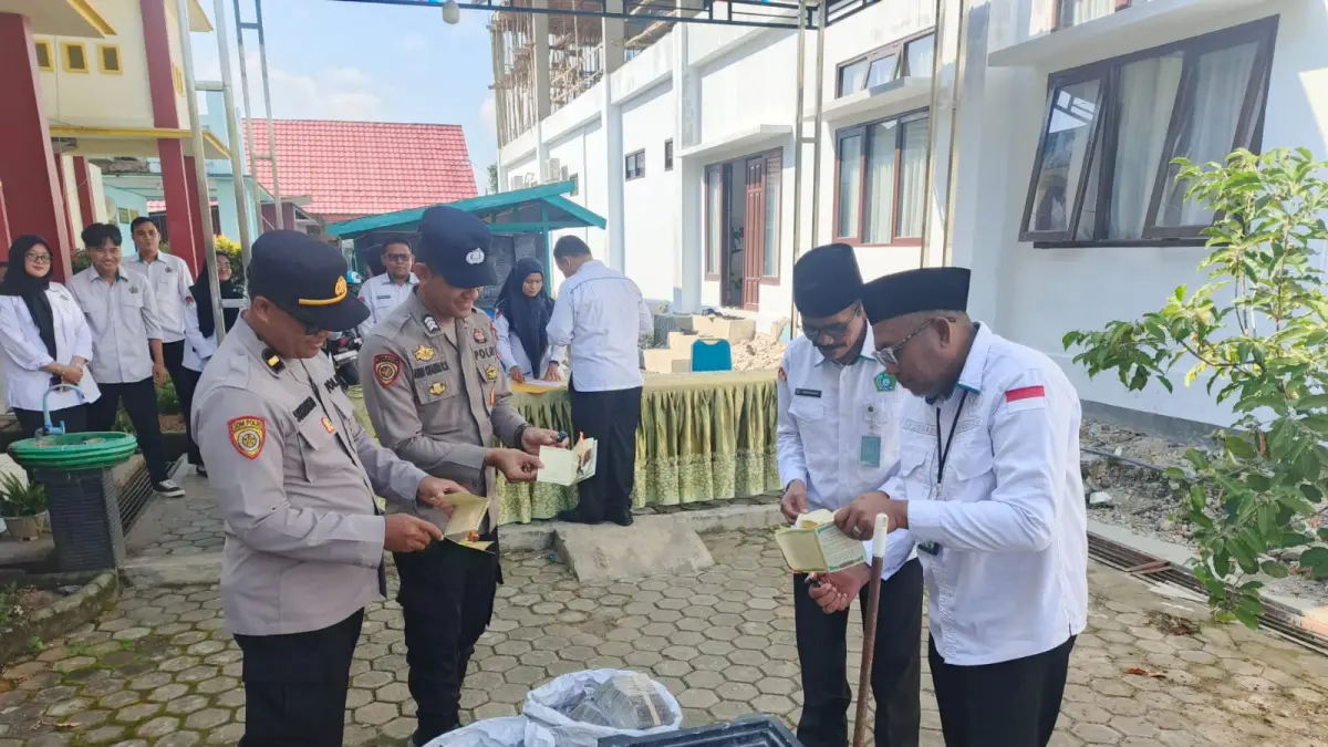 Sebanyak 2.170 pasang buku nikah dan 216 dokumen duplikat resmi dimusnahkan Kemenag Paser, Senin (29/6/2026). (IST)

&nbsp;

&nbsp;