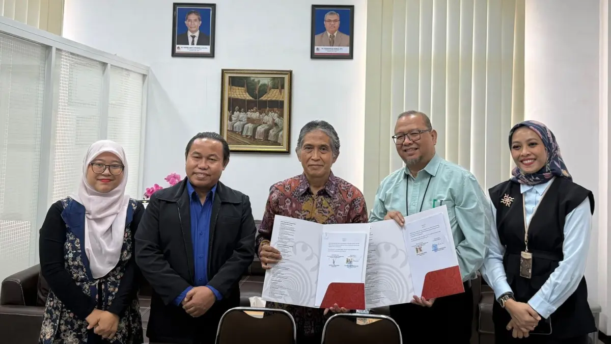 SINERGI: Rektor Universitas Mulia, Dr. Agung Sakti Pribadi (tengah) menerima kunjungan BRI Branch Office Balikpapan Sudirman dalam agenda penandatanganan MoU yang dipusatkan di White Campus, Senin (29/6) lalu.&nbsp;
